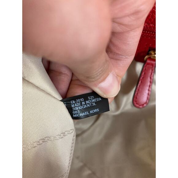 MICHAEL KORS, RED PEBBLED LEATHER XL EVERYDAY SHOULDER BAG - Picture 14 of 16